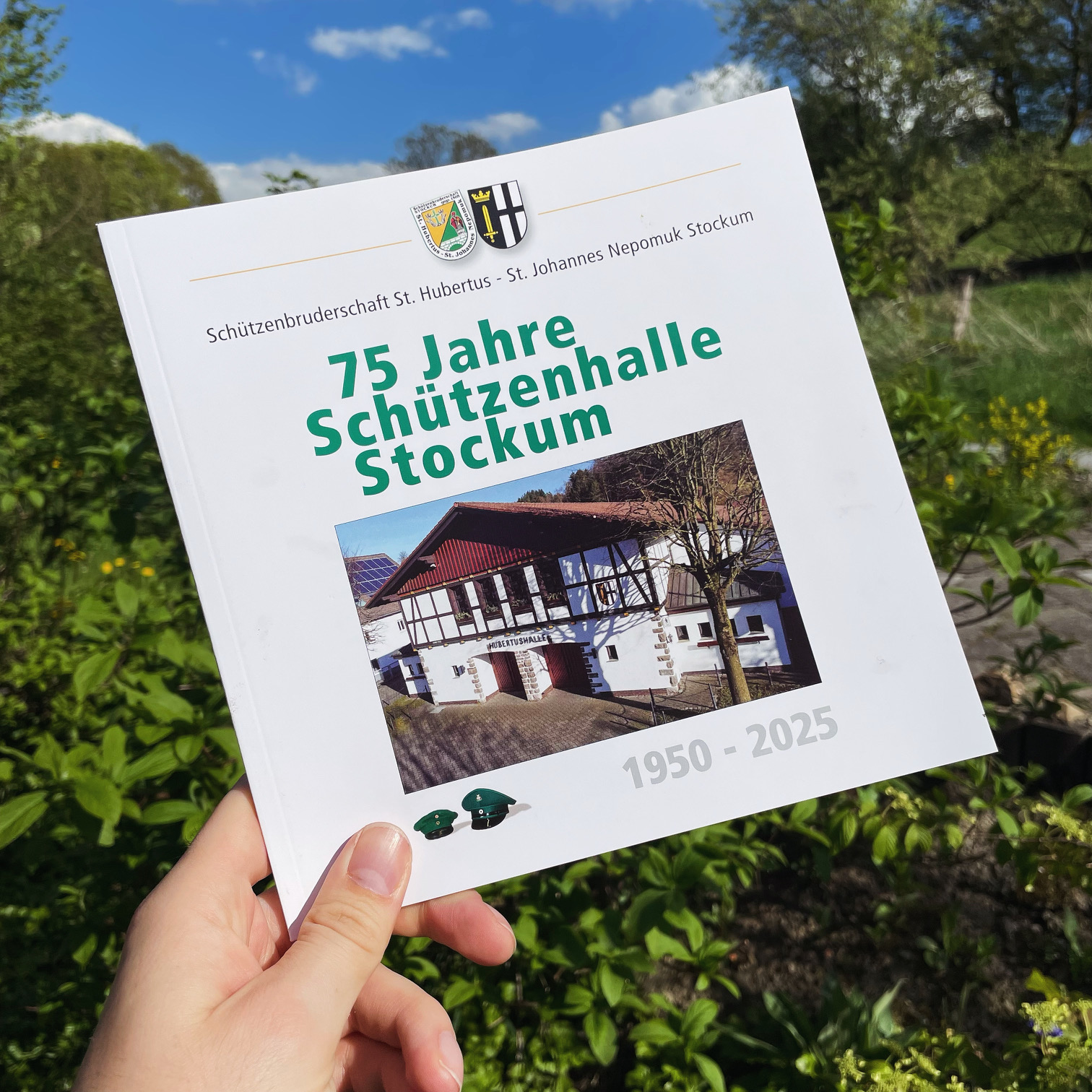 Mehr über den Artikel erfahren Festschrift zum Hallenjubiläum fertiggestellt – hier online einsehen